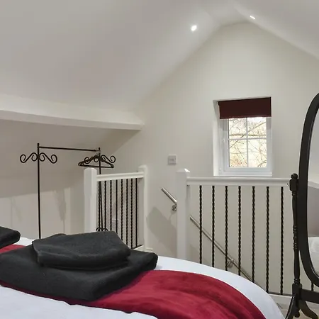 Bridge House * Loftus