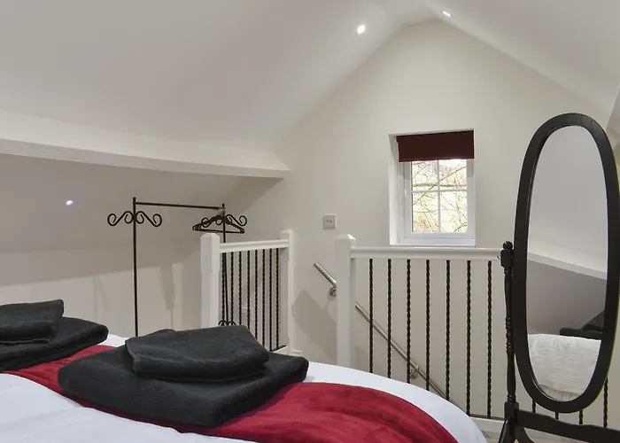 Bridge House * Loftus